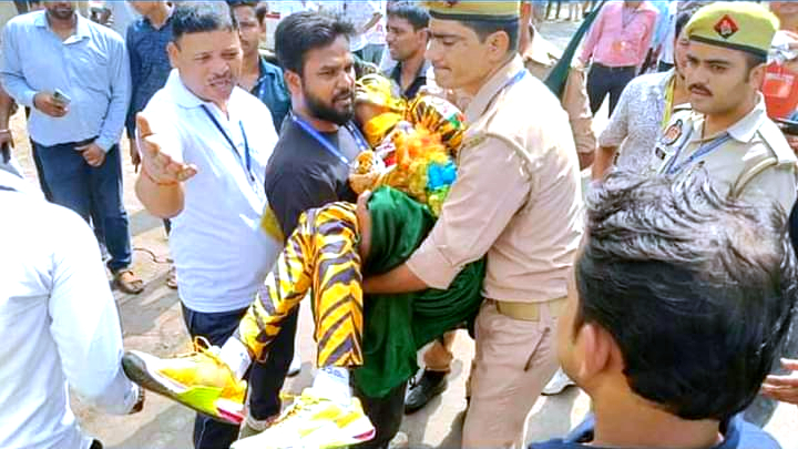 কানপুরে বাংলাদেশি সমর্থকের ওপর ভারতীয়দের হামলা