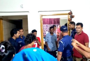 হত্যার পর মেয়ের মরদেহ নিয়ে ঘরেই বসেছিলেন মা