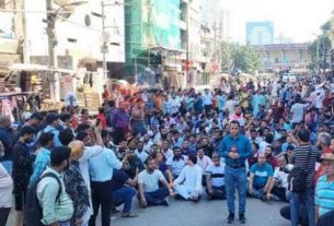 আ’লীগ কার্যালয়ের সামনে অবস্থান নিয়েছে বিএনপি নেতাকর্মীরা