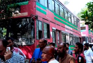 পিকনিকের বাসে বিদ্যুৎস্পৃষ্ট হয়ে ৩ বিশ্ববিদ্যালয় শিক্ষার্থীর মৃত্যু