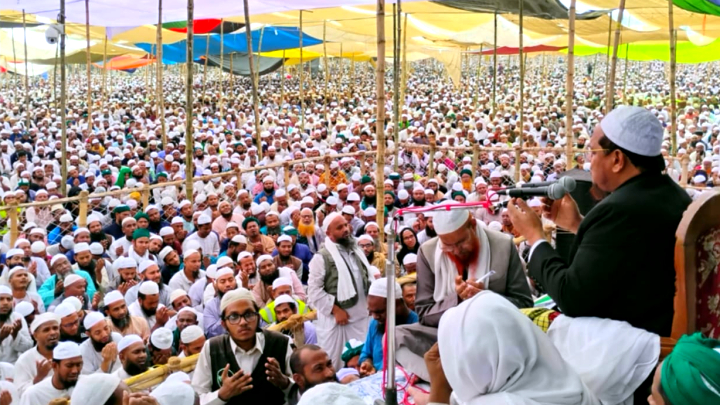 আখেরী মুনাজাতে মুসলিম উম্মাহর শান্তি কামনা করেন পীর সাহেব চরমোনাই লাখো কন্ঠের আমিন ধ্বনিতে শেষ হলো চরমোনাই মাহফিল