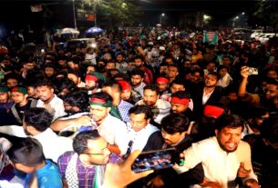 আগরতলায় দূতাবাসে হামলার প্রতিবাদে ঢাবিতে বিক্ষোভ