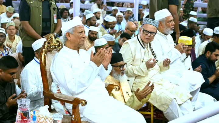 জাতীয় ঈদগাহে ঈদের নামাজ আদায় করলেন প্রধান উপদেষ্টা